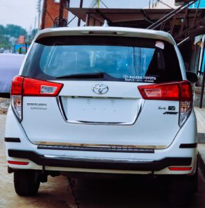 Toyota Innova Crysta 2.4 V : 2019 model
